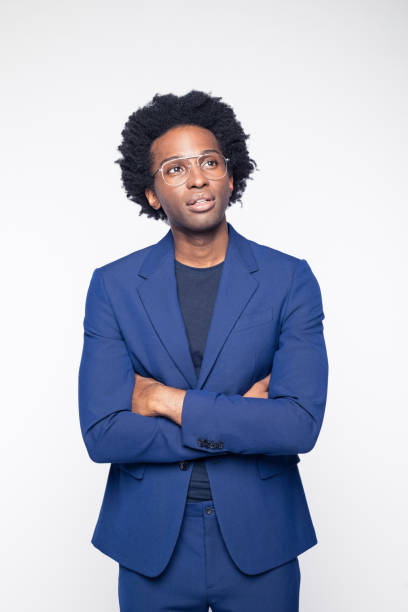 homme africain réfléchissant